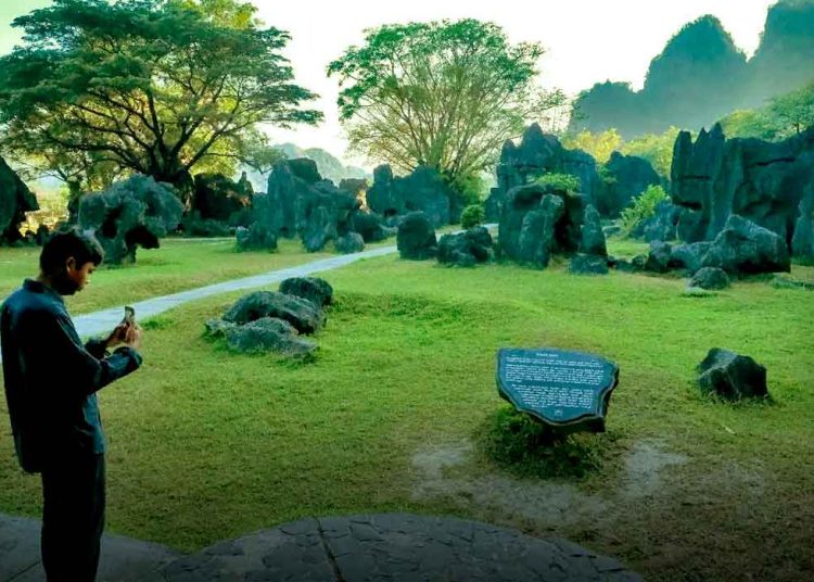 KAWASAN geopark di Kabupaten Maros, Sulawesi Selatan (Sulsel), sebuah destinasi wisata yang populer dengan sebutan Taman Prasejarah Leang-leang. (foto fornews.co/kemenpar)