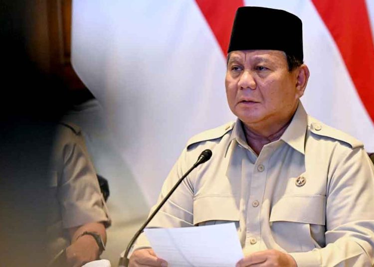 PRESIDEN Prabowo Subianto menerima laporan perkembangan ekonomi nasional pada Sidang Kabinet Paripurna di Istana Negara, Jakarta, pada Jumat, 13 Maret 2026. (foto fornews.co/bpmi setpres/muchlis jr)