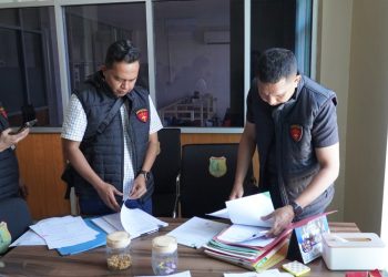 Tim penyidik Kejati Sumsel saat menggeledah Kantor Dishub Muba Bidang ASDP dan Perhubungan Udara di Jalan Kol. Wahid Udin, Serasan Jaya, Kecamatan Sekayu, Selasa (14/4/2026). (fornews.co/ist)