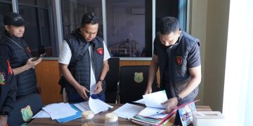 Tim penyidik Kejati Sumsel saat menggeledah Kantor Dishub Muba Bidang ASDP dan Perhubungan Udara di Jalan Kol. Wahid Udin, Serasan Jaya, Kecamatan Sekayu, Selasa (14/4/2026). (fornews.co/ist)