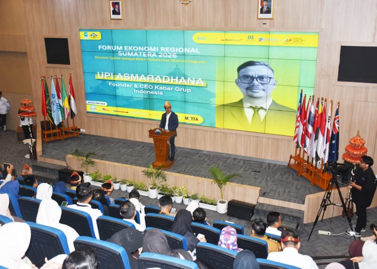 CEO KGI, Upi Asmaradana saat berbicara pada Forum Ekonomi Regional Sumatera 2026, yang dihelat di Auditorium UIN Raden Fatah Jakabaring, Palembang, Senin (20/4/2026). (fornews.co/foto: ist)