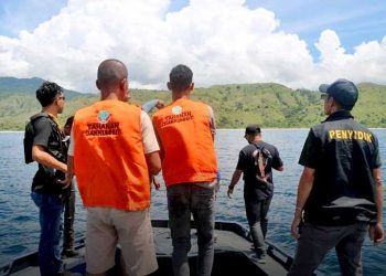 TIGA tersangka pelaku perburuan rusa diamankan petugas Penegakan Hukum Kehutanan. (foto fornews.co/kemenhut)