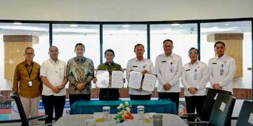 MENTERI Kehutanan Raja Juli Antoni dan Kepala BMKG Teuku Faisal Fathani melakukan penandatanganan Nota Kesepahaman di kantor BMKG, Jakarta, Rabu, 22 April. (foto fornews.co/kemenhut)