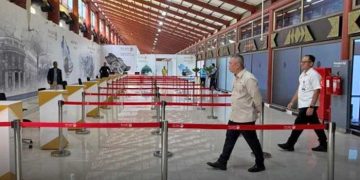 MENTERI Perhubungan (Menhub), Dudy Purwagandhi, memeriksa kesiapan Terminal Khusus Haji dan Umrah 2F di Bandar Udara  (Bandara) Internasional Soekarno-Hatta, Tangerang, Banten, Ahad, 19 April. yang memberangkatan Haji Indonesia pada Rabu, 22 April. (foto fornews.co/kemenhub)