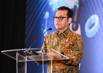 WAMENKOMDIGI Nezar Patria memberikan keynote speech dalam acara Leadership Awareness Forum Data & AI Governance di Jakarta Selatan, Rabu, 8 April 2026. (foto fornews.co/anhar/komdigi)