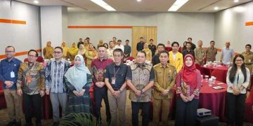 DISKUSI bertajuk “Sinergi dan Refleksi: Membangun Kalimantan Barat yang Berkeadilan melalui Implementasi HAM” di Harris Hotel Pontianak pada akhir Maret, mempertemukan pemerintah daerah, lembaga negara, organisasi sipil, hingga mahasiswa. (foto fornews.co/komnasham)