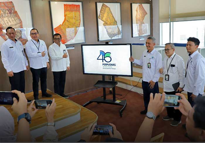 DI depan awak media logo Hari Ulang Tahun ke-46 Perpustakaan Nasional Republik Indonesia (Perpusnas) diluncurkan pada Senin, 13 April 2026. (foto fornews.co/perpunas)