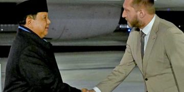 PRESIDEN Republik Indonesia, Prabowo Subianto, tiba di Paris, Prancis, pada Senin malam, 13 April 2026, waktu setempat, setelah pertemuannya dengan Presiden Federasi Rusia, Vladimir Putin di Kremlin. (foto fornews.co/muchlis jr/bpmi setpres)