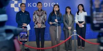 MENKOMDIGI Meutya Hafid menyampaikan keterangan kepada awak media dalam Konferensi Pers di Kantor Kementerian Komdigi, Jakarta Pusat, Rabu (22/4/2026). (foto fornews.co/pey hs/komdigi)