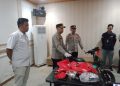 Kapolsek Sukarami, Kompol Alex Andriyan didampingi Wakapolsek AKP S Naibaho, menunjukan barang bukti, saat jumpa pers di Mapolsek Sukarami, Rabu (20/5/2026). (fornews.co/foto:ist)