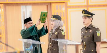Kasi Penkum, Dr Vanny Yulia Eka Sari SH, MH saat dilantik dan diambil sumpah jabatan sebagai Kabag TU Kejati Sumsel, di Aula Kejati Sumsel, Senin (25/5/2026). (fornews.co/foto: ist)