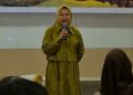 Field Coordinator Yayasan Mitra Hijau wilayah Sumatera Selatan, Ressy Tri Mulyani, SH, MH saat berbicara pada Pelatihan Pengemasan dan Desain Label Produk UMKM bagi Forum Perempuan Energi Berkeadilan di Palembang, Rabu (6/5/2026). (fornews.vo/ist)