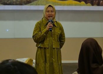 Field Coordinator Yayasan Mitra Hijau wilayah Sumatera Selatan, Ressy Tri Mulyani, SH, MH saat berbicara pada Pelatihan Pengemasan dan Desain Label Produk UMKM bagi Forum Perempuan Energi Berkeadilan di Palembang, Rabu (6/5/2026). (fornews.vo/ist)