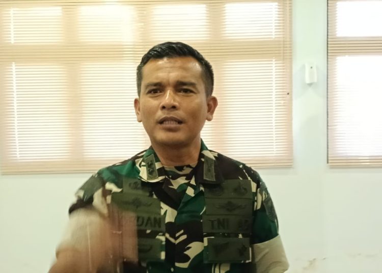 Kapendam Kodam II/Sriwijaya, Letkol Inf Yordania, saat memberikan keterangan kepada awak media, Minggu (17/5/2026). (fornews.co/foto: ist)