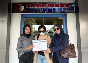 Tim Kuasa Hukum Korban SA, dari SHS Law Firm saat melaporkan okum polisi RSM ke SPKT Polda Sumsel, Selasa (19/5/2026). (fornews.co/foto: ist)