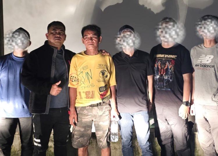 DPO dari Kejari Muba, terpidana Fahrul Rozi Als Balung, usai diringkus Tim Tabur Kejati Sumsel, di Jalan Laut LK I Kota Sekayu, pada Jumat (22/5/2026) malam. (fornews.co/foto: ist)