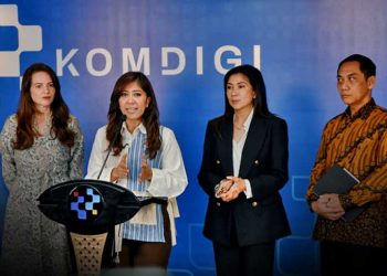 MENKOMDIGI Meutya Hafid didampingi Dirjen Komunikasi Publik dan Media (KPM) Fifi Aleyda Yahya dan Dirjen Pengawasan Ruang Digital Alexander Sabar melakukan konferensi pers bersama VP Global Public Policy Nicky Jackson Colaco di Kantor Kementerian Komdigi, Jakarta Pusat, Kamis, 30 April 2026. (foto fornews.co/komdigi)