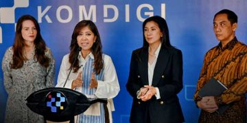 MENKOMDIGI Meutya Hafid didampingi Dirjen Komunikasi Publik dan Media (KPM) Fifi Aleyda Yahya dan Dirjen Pengawasan Ruang Digital Alexander Sabar melakukan konferensi pers bersama VP Global Public Policy Nicky Jackson Colaco di Kantor Kementerian Komdigi, Jakarta Pusat, Kamis, 30 April 2026. (foto fornews.co/komdigi)