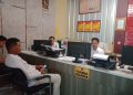 Kader Partai Gerindra Palembang, Hambali, saat melaporkan akun medsos Rachel Rachel, ke SPKT Polrestabes Palembang, Rabu (3/6/2026). (fornews.co/foto: ist)