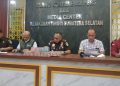 Kajati Sumsel, Ketut Sumedana, saat memberikan keterangan kepada awak media pada konferensi pers di Kantor Kejati, Sumsel, Rabu (3/6/2026). (fornews.co/fpto: ist)