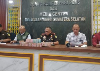 Kajati Sumsel, Ketut Sumedana, saat memberikan keterangan kepada awak media pada konferensi pers di Kantor Kejati, Sumsel, Rabu (3/6/2026). (fornews.co/fpto: ist)