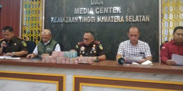 Kajati Sumsel, Ketut Sumedana, saat memberikan keterangan kepada awak media pada konferensi pers di Kantor Kejati, Sumsel, Rabu (3/6/2026). (fornews.co/fpto: ist)
