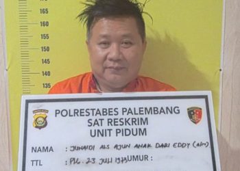 Pengusaha galian C, Junaidi alias Ajun, usai ditangkap Polrestabes Palembang,, Sabtu (06/06/2026) sore. (fornews.co/foto: ist)
