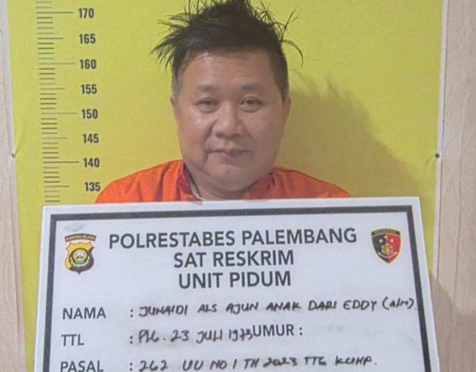 Pengusaha galian C, Junaidi alias Ajun, usai ditangkap Polrestabes Palembang,, Sabtu (06/06/2026) sore. (fornews.co/foto: ist)