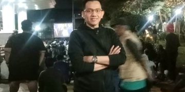 ANGGOTA DPD RI Provinsi DIY, Ir. Ahmad Syauqi Soeratno M.M saat nonton bersama (nobar) final Piala Dunia yang digelar di halaman Dewan Perwakilan Daerah RI DIY di Jalan Kusumanegara Senin dini hari, 20 Juli. (foto fornews.co/adam)