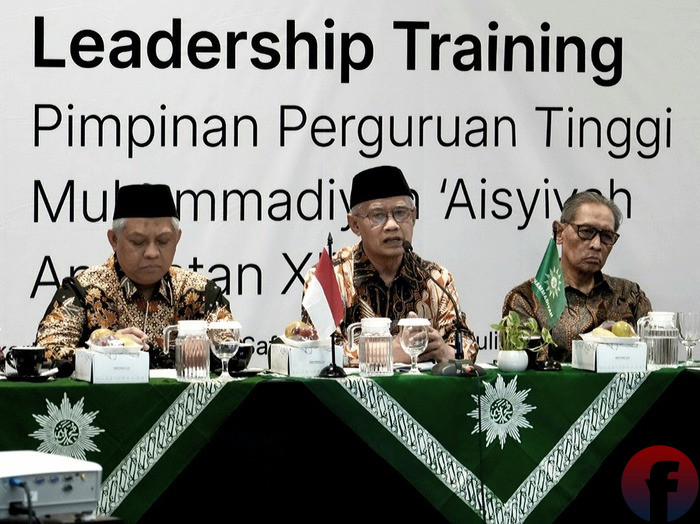 KETUA Umum Pimpinan Pusat Muhammadiyah, Haedar Nashir, dalam Leadership Training Perguruan Tinggi Muhammadiyah 'Aisyiyah (PTMA) di Prime UMY Hotel Convention & Dormitory, Jogja, pada Senin malam, 13 Juli 2026. (foto fornews.co/adam)