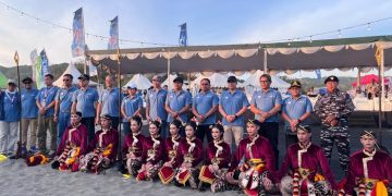 SEREMONI pembukaan dihadiri oleh perwakilan Gubernur Daerah Istimewa Jogjakarta Sri Sultan Hamengku Buwana X, Bupati Bantul beserta jajaran Pemerintah Kabupaten Bantul, Direktur Utama AirNav Indonesia, unsur Forkopimda DIY dan Bantul, pimpinan kementerian dan lembaga, sponsor, mitra kerja, insan media, serta delegasi nasional dan internasional. (foto fornews.co/jifk)