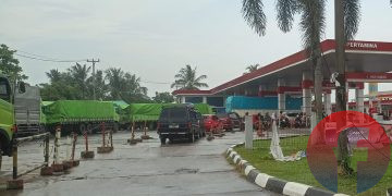 Penampakan antrean BBM di SPBU di Jalan Soekarno Hatta, Palembang, Selasa (14/7/2026). (fornews.co/foto: Sidratul Muntaha)