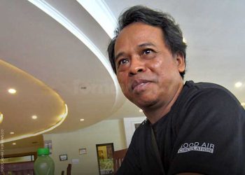 ASWARUN BARERA sutradara "Negeri dalam Senandung Rinai" yang akan dipentaskan pada Sabtu, 26 Juli, mendatang di Taman Budaya Embung Giwangan (TBEG). (foto fornews.co/adam)