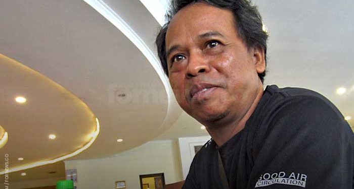 ASWARUN BARERA sutradara "Negeri dalam Senandung Rinai" yang akan dipentaskan pada Sabtu, 26 Juli, mendatang di Taman Budaya Embung Giwangan (TBEG). (foto fornews.co/adam)