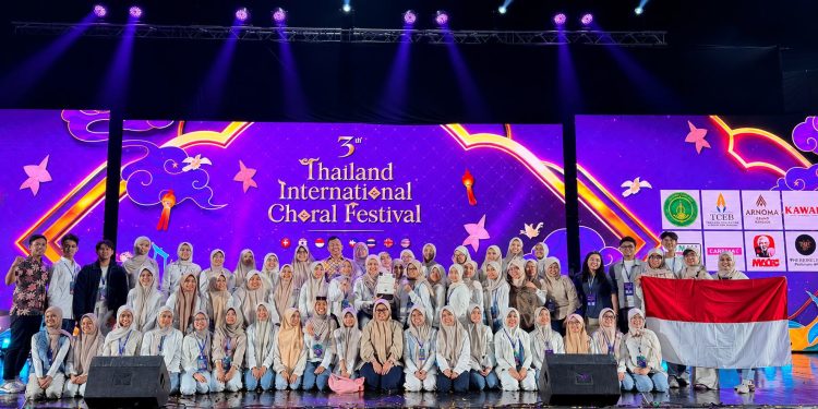 Kontingen Indonesia pada The 3rd Thai ICF 2026, Nizamia Andalusia Choir (NAC) saat menerima Gold Medal pada kategori Children Choir, di Thailand Cultural Centre, Bangkok, pada 3–7 Agustus 2026. (fornews.co/ist)