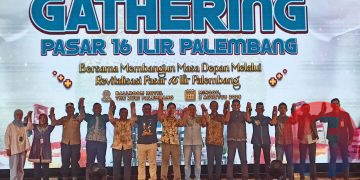 Direktur Utama PT Bima Citra Realty (BCR), Ahmad Marzuki bersama para mitra, pemilik kios, tokoh masyarakat, pada Gathering Pasar 16 Ilir di Zuri Hotel Palembang, Minggu (2/8/2026) malam.
(fornews.co/foto: Sidratul Muntaha)