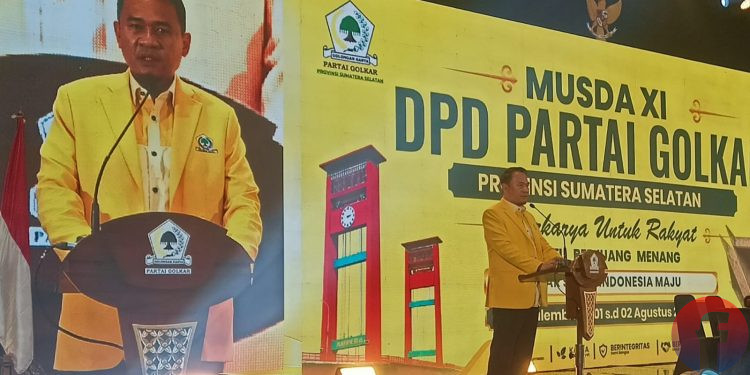 Ketua DPD Golkar Sumsel periode 2026-2031 terpilih, Andie Dinialdie menyampaikan pidato pertamanya, diakhir Musda XI Partai Golkar Sumsel, di Ballroom Aryaduta Hotel, Palembang, Minggu (2/8)2026) malam. (fornews.co/foto: Sidratul Muntaha)