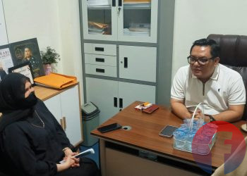 Dirut PT BCR, Ahmad Marzuki saat menerima pemilik kios dan pedagang di gedung Pasar 16 Ilir Palembang, Sabtu (5/8/2026). (fornews.co/foto: Sidratul Muntaha)