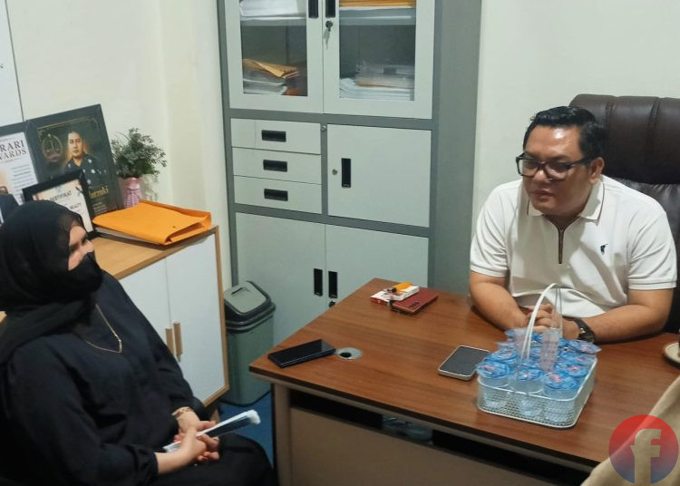 Dirut PT BCR, Ahmad Marzuki saat menerima pemilik kios dan pedagang di gedung Pasar 16 Ilir Palembang, Sabtu (5/8/2026). (fornews.co/foto: Sidratul Muntaha)