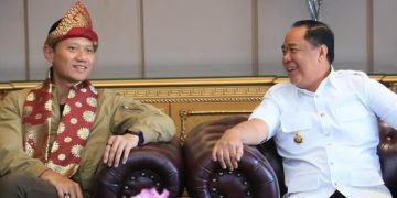 Ketua Umum Partai Demokrat Agus Harimurti Yudhoyono (AHY) bersama Ketua DPD Partai Demokrat Sumsel, Cik Ujang. (fornews.co/ist)