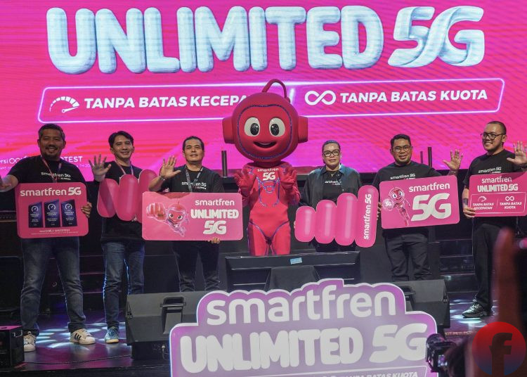 Smartfren meluncurkan jaringan 5G dengan kecepatan 500 Mbps untuk pelanggan, di The Venus Golden Hall, Palembang, Selasa (8/9/2026). (fornews.co/Mushaful Imam)