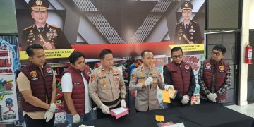 Kapolres Lubuklinggau AKBP Catur Erwin Setiawan saat memberikan keterangan kepada awak media pada konferensi pers di Mapolres Lubuklinggau, Selasa (22/9/2026). (fornews.co/ist)