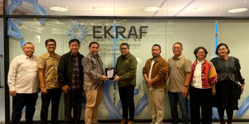Menekraf, Teuku Riefky Harsya bersama Ketua Umum AMSI, Wahyu Dhyatmika dan jajaran pengurus AMSI usai menerima audiensi di Autograph Tower, Jakarta, Senin (21/9/2026) kemarin. (fornews.co/ist)