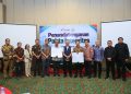 PHR dan Kejagung usai penandatanganan Pakta Integritas Pengamanan Pembangunan Strategis terkait Kerja Sama Produksi Sumur Minyak BKU di Lingkungan PT Pertamina Hulu Energi – Wilayah Regional 1 Sumatera, di Palembang, Kamis (24/9/2026). (fornews.co/ist)