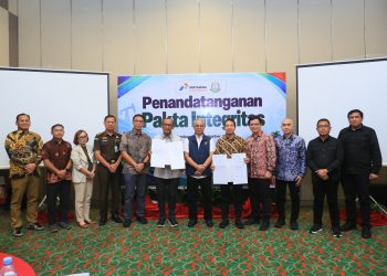 PHR dan Kejagung usai penandatanganan Pakta Integritas Pengamanan Pembangunan Strategis terkait Kerja Sama Produksi Sumur Minyak BKU di Lingkungan PT Pertamina Hulu Energi – Wilayah Regional 1 Sumatera, di Palembang, Kamis (24/9/2026). (fornews.co/ist)