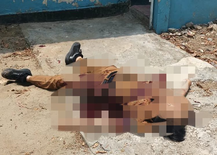 Korban ASN di Kabupaten OKI ditemukan sudah tak bernyawa di halaman depan Masjid At-Taqwa, Senin (21/9/2026) siang. (fornews.co/ist)