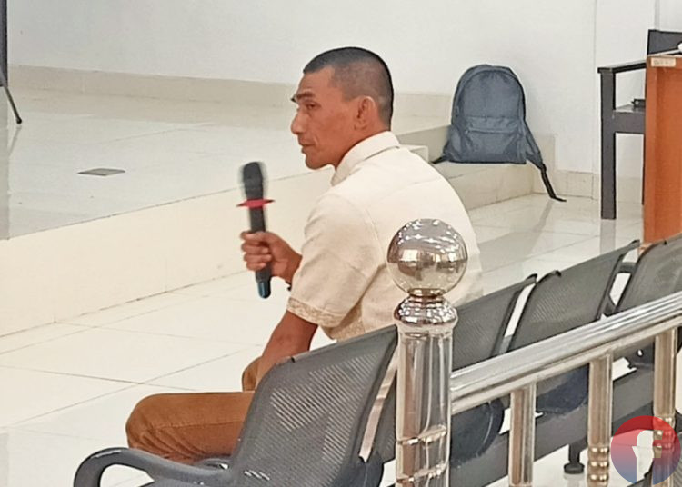 Suasana tersangka Abi Nurwardani saat memberi kesaksian pada sidang perkara dugaan korupsi pengadaan Chromebook dan Smart Board di Disdikbud Muara Enim di PN Palembang Kelas 1A Khusus, Selasa (29/9/2026). (fornews.co/Sidratul Muntaha)