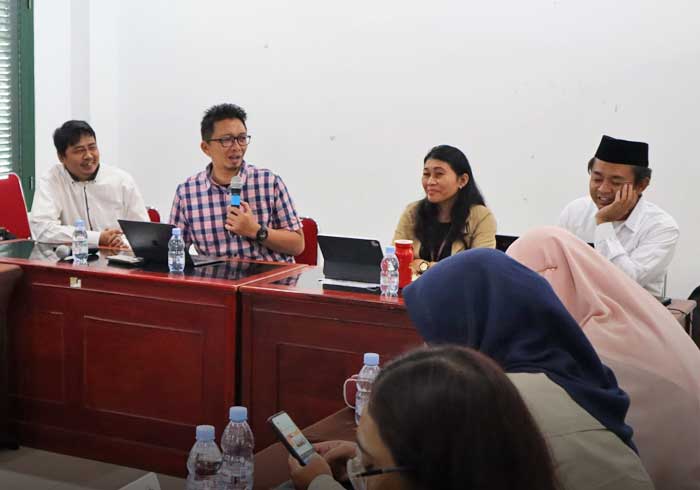 KEPALA Dinas Kebudayaan Kota Jogja Yetti Martanti memimpin diskusi Konsolidasi dan Pemantapan Substansi Pengajuan Jogjakarta UNESCO World Book Capital 2028 di Ruang Wijaya Kusuma, Taman Budaya Embung Giwangan, Senin, 28 September 2026. (foto fornews.co/pemkot