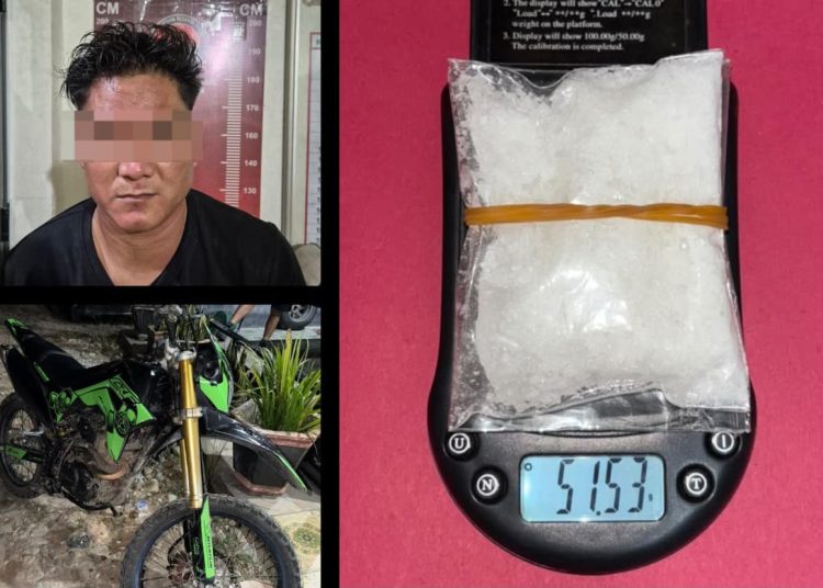 Tersangka kurir narkoba IPJ bersama barang bukti sabu seberat 51 gram, usai diringkus jajaran Satresnarkoba Polres Muratara, Selasa (29/9/2026) kemarin. (fornews.co/ist)