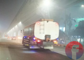 Kabut asap yang pekat masih menyelimuti Kota Palembang akibat karhutla disejumlah daerah, Selasa (6/10/2026) malam (fornews.co/foto: Sidratul Muntaha)